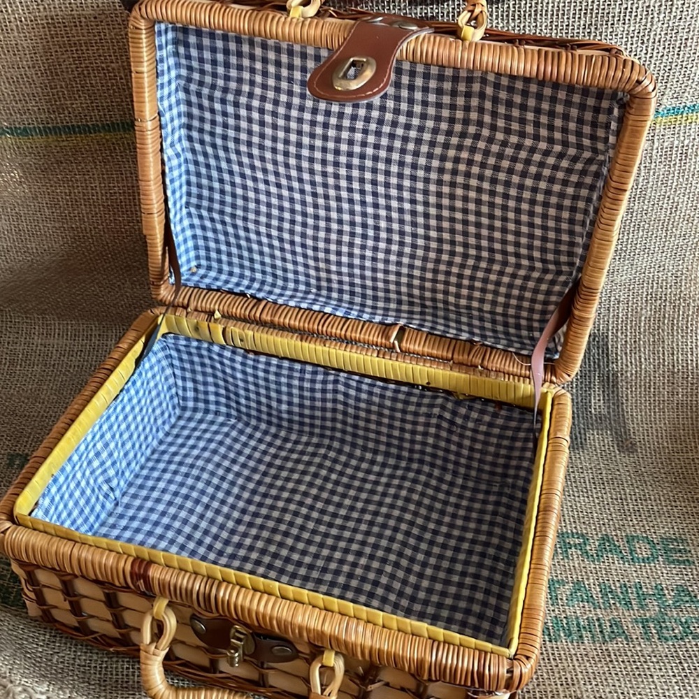 Sweet little Picnic Lunch Basket - Picture 4 of 5